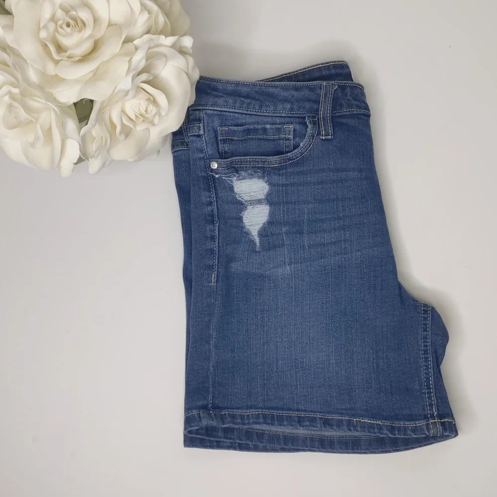 Lauren Conrad distressed jean shorts size 8
